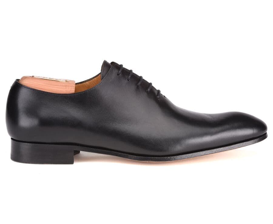 Chaussures pour costume en cuir fines avec lacets - noires